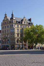 das sternhaus am braunschweiger kohlmarkt gehort zu den schonsten gebauden der lowenstadt fur einen kurztrip nach b schone gebaude europa reiseziele kohlmarkt