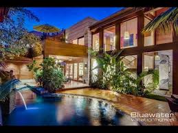 The lush tropical climate of bali resulted in a very distinctive architecture with the use of large, pitched roof overhangs, lots of wood and bamboo finishes. Balinese Style Estate Home By Bluewater Vacation Homes In La Jolla California Youtube