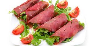 Versate, in una ciotola, la ricotta e schiacciatela, con una forchetta, fino a ridurla in una crema liscia e senza grumi. Involtini Di Bresaola 5 Ricette La Cucina Italiana