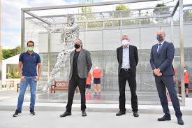 On thursday, a statue of rafael nadal was unveiled at roland garros. 56 Co04hp Wnqm