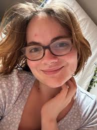 💌Emma sent you a private messege (Like to read) 💬 “Hey! Where are you  from😋?”