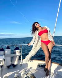 Priyanka Chopra Shares Bikini-clad Throwback Photo From 2000, Check Out The  Divas Smouldering Swimwear Pictures - News18
