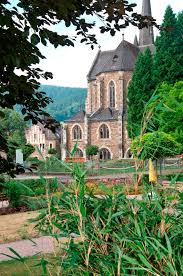Interessante orte in der nähe sind: Franziskanerbruder Vom Hl Kreuz Klosterportal