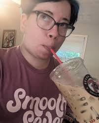 7brew girlies, go get your free bags today! 💙