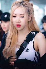 Blackpink Rose 190715 Incheon Airport From Thailand Rose Hairstyle Blackpink Blackpink Rose Hairstyles Blackpink Rose