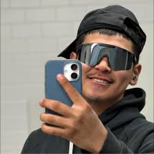 We went from a deadly virus to WW3, bro who changed it from zombies to  multiplayer