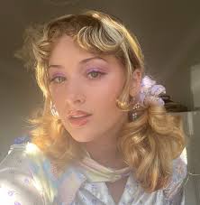 Lily Pearson's Instagram, Twitter & Facebook