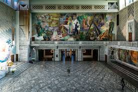 The oslo city hall is maybe not the most beautiful city hall in the world from the outside, but on the inside you can see beautiful paintings and decorations made by famous norwegian artists. Oslo City Hall