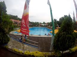 Hal ini membuat paha mulusku terbuka, bukan itu saja cd putihku pun terlihat oleh andre. Owabong Waterpark Ngetrip Asik