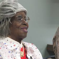 Syracuse woman still volunteering