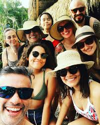 Decidí que a partir de hoy voy a poner grupitos de fotos de gente a la que  quiero mucho y a la que extraño ver, abrazar y besar. Me van a faltar