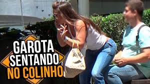 PEGADINHA: GAROTA SENTANDO NO COLINHO 