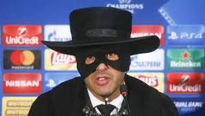 Donezk Trainer Halt Pressekonferenz Als Zorro Fussball