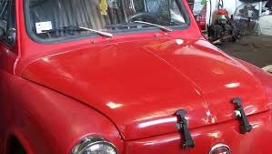 Perpignan : des scooters de "mods" à la Fiat 600 serbe (la Zastava 750), Emmanuel  aime l'aventure mécanique