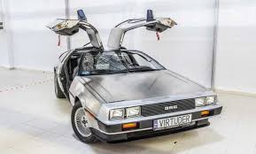 Mais prenez garde à ne pas chambouler le continuum espace temps, doc et marty en ont déjà fait les frais! Delorean La Voiture Du Film Retour Vers Le Futur Revient Bientot Sur Le Marche Neozone