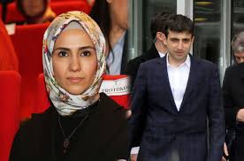 Cumhurbaşkanı recep tayyip erdoğan'ın kızı sümeyye erdoğan ile selçuk bayraktar'ın küçükçekmece halkalı'daki yahya kemal beyatlı gösteri merkezi'nde dünyaevine girdi. Sumeyye Erdogan Selcuk Bayraktar Ile Nisanlandi Ciftlik Dergisi