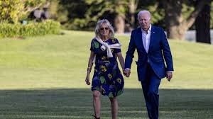 Das präsidentenpaar nahm auch seine beiden. Beim Blind Date So Lernten Sich Joe Und Jill Biden Kennen Promiflash De