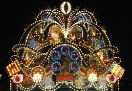 Tutte le lune sono speciali, piene e nuove, ma quella del wesak ci è molto. Wesak Buddhist Festival Britannica