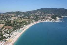 From the beaches of the conero riviera to the hills of infinity, from walled cities to wild coves, from cultural itineraries to walks in the protected nature of the conero park, so many attractions in a single destination for a holiday of discovery and emotions. Riviera Del Conero