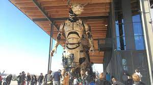 Le minotaure et l'araignée de la halle de la machine. Toulouse Le Beau Temps Attire Du Monde A La Halle De La Machine