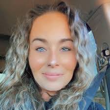 Michelle Bardin's Instagram, Twitter & Facebook