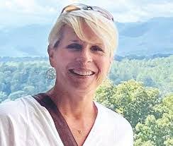 Loretta Woolley's Instagram, Twitter & Facebook