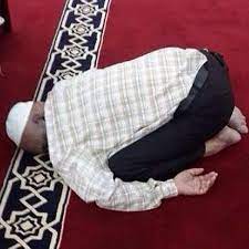 صور شخص ساجد الساجد لغير الله ملعون الغدر والخيانة