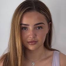 Millie Knowles's Instagram, Twitter & Facebook