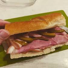Lisa N Aime Pas Le Jambon Beurre Elle Est Plus Russe Que Francaise Quelle Deception Food Sandwiches