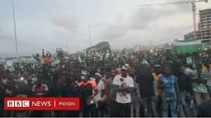 Nigerian president muhammadu buhari says 69 people have been killed in protests against police brutality that have rocked the country. Endsars Protest In Lekki Toll Gate Lagos Armed Sojas Fire Live Bullets At Thousands Of Endsars Protesters For Nigeria Bbc News Pidgin