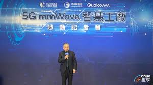 日月光研發中心副總經理洪志斌博士在電子封裝國際論壇上全面解析系統級封裝sip如何推動新系統整合，特別是嵌入式封裝 (embedded)、覆晶封裝 (flip chip)以及扇出型封裝 (fan out)如何以更高密度、更小尺寸和更短週期設計流程來實現在aiot、5g、汽車電子、邊緣運算. é›™åŒ—å‡ä¸‰ç´šè­¦æˆ' æ—¥æœˆå…‰å°åŒ—è¾¦å…¬å®¤å•Ÿå‹•8å¤§æŽªæ–½å› æ‡‰ Anueé‰…äº¨ å°è‚¡æ–°èž