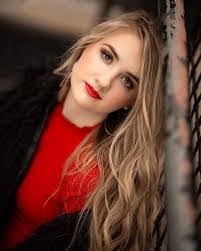 Grace Combs's Instagram, Twitter & Facebook