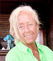 Amy Hutter's Instagram, Twitter & Facebook