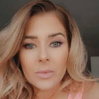 Corina Abbott's Instagram, Twitter & Facebook