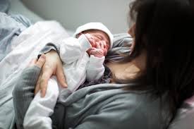 Seminggu lepas bersalin, baru aku boleh discharge dari hospital & terus pulang ke rumah mentua. 7 Perkara Yang Buat Isteri Kecil Hati Stres Dengan Suami Masa Berpantang