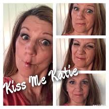 Cappuccino: a pale, neutral shimmer eyeshadow shade