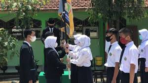 Gamis syar'i dengan kombinasi dua warna yang klasik menjadi salah satu model baju gamis yang oh ya, untuk kamu yang sedang mencari gamis sebagai seragam para bridesmaid. Https Surabaya Tribunnews Com 2021 06 28 Wujudkan Desa Sadar Hukum Mahasiswa Fh Ukdc Dampingi Warga Desa Di Manggarai Tengah Https Cdn 2 Tstatic Net Surabaya Foto Bank Images Kkn Ukdc Di Manggarai Tengah Jpg Mahasiswa Fakultas Hukum