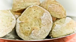 Gli ingredienti del pane casereccio sono quelli base: Pane Casereccio La Ricetta E I Consigli Per Farlo A Casa