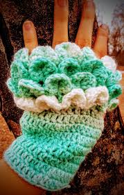 In this video i show you how to make my popular dragon gloves. Crochet Dragon Scale Fingerless Gloves 7 Steps Instructables