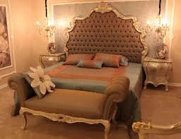 Der stil ist barock und heute zeigen wir, wie dieser in ein modernes schlafzimmer integriert werden kann. Casa Padrino Luxus Barock Schlafzimmer Set Braun Silber Gold 1 Doppelbett Mit Kopfteil 2 Nachttische 1 Sitzbank Barock Schlafzimmer Mobel Edel Prunkvoll