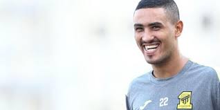 حتى الآن أنا لاعب اتحادي إلى نهاية الموسم المقبل، وأحاول أن أخدم نادي الاتحاد بكل ما أوتيت من قوة، ولم يصلني أي شيء رسمي يذكر أن فواز القرني متواجد بصفوف نادي الاتحاد منذ عام 2011. ÙÙˆØ§Ø² Ø§Ù„Ù‚Ø±Ù†ÙŠ ÙŠ ØºØ§Ø¯Ø± Ù…Ø¹Ø³ÙƒØ± Ø§Ù„Ù…Ù†ØªØ®Ø¨ Ø§Ù„Ø³Ø¹ÙˆØ¯ÙŠ ØµØ­ÙŠÙØ© Ø§Ù„Ù…ÙˆØ§Ø·Ù† Ø§Ù„Ø¥Ù„ÙƒØªØ±ÙˆÙ†ÙŠØ©