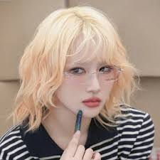 Elvira Norton's Instagram, Twitter & Facebook