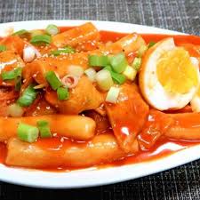 Seperti judul yang di deskripsikan, kami disini akan membuat makanan yang berbahan dasar dari kue beras, dan makanan yang akan kami sampaikan adalah makanan yang sangat populer di negara korea yaitu tteobokki, tapi sekarang ini memang masakan satu ini sudah tersebar luas di negara kita. Yuk Praktikkan 9 Resep Kue Beras Korea Yang Paling Disukai Di Indonesia Ini 2020
