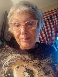 Who remembers this one? The Safari Club in Estacada. My Grandpa took me  there when I was little. He lived in the Carver mobile home park below the  Carver bridge. I thought