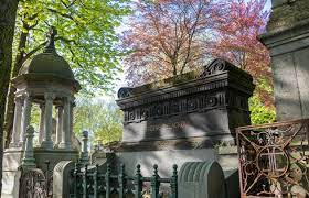 Maybe you would like to learn more about one of these? Ein Ausgefallener Spaziergang Uber Den Friedhof Pere Lachaise Fremdenverkehrsamt Paris