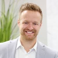 Heidi Hedrick's Instagram, Twitter & Facebook