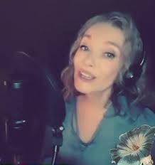 Here’s an old favorite heartbreak song of mine that was sung by Patsy Cline  in 1962 and later by Loretta Lynn in 1977. “She’s Got You.” Hope you like  it. 💔