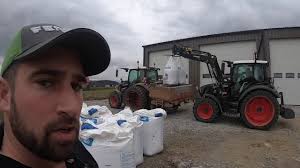Tracteurs, poules, bio : le top des agriculteurs sur YouTube