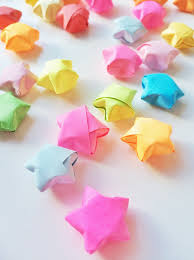 Cet art du pliage de papier apportera sans conteste une touche originale à votre. Comment Faire Des Etoiles En Origami Lucky Star Momes Net