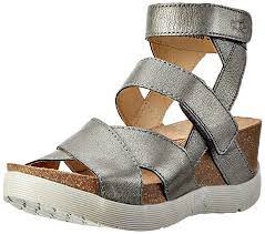 Best Womens Sandals For Travel 2021 10 Cute And Comfortable Shoes Women Platform Sandals Fly London Shoes Platform Sandals